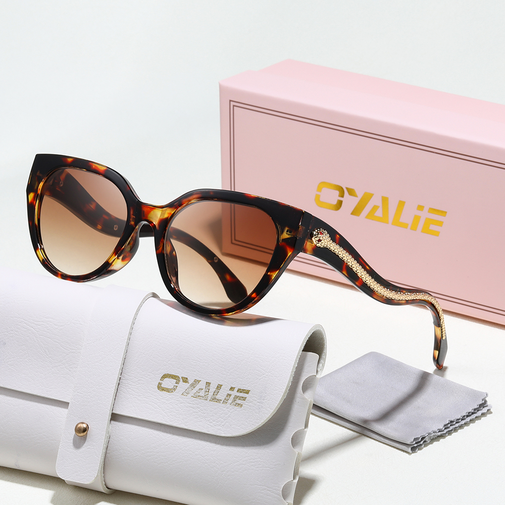 Oyalie Women's Fashionable Cat - Streetwear Brand With Eye avaliação e preço