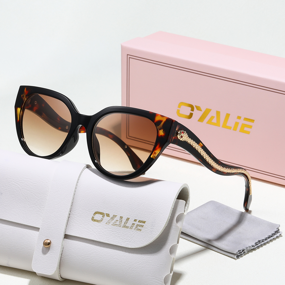 Oyalie Women's Fashionable Cat - Streetwear Brand With Eye avaliação e preço